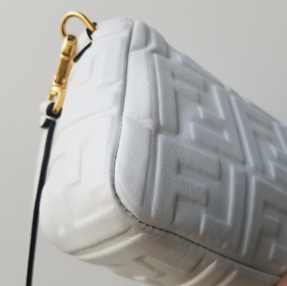 Authentic Fendi Baguette white off white with 2 detachable straps and dust bag - Picture 8 of 16